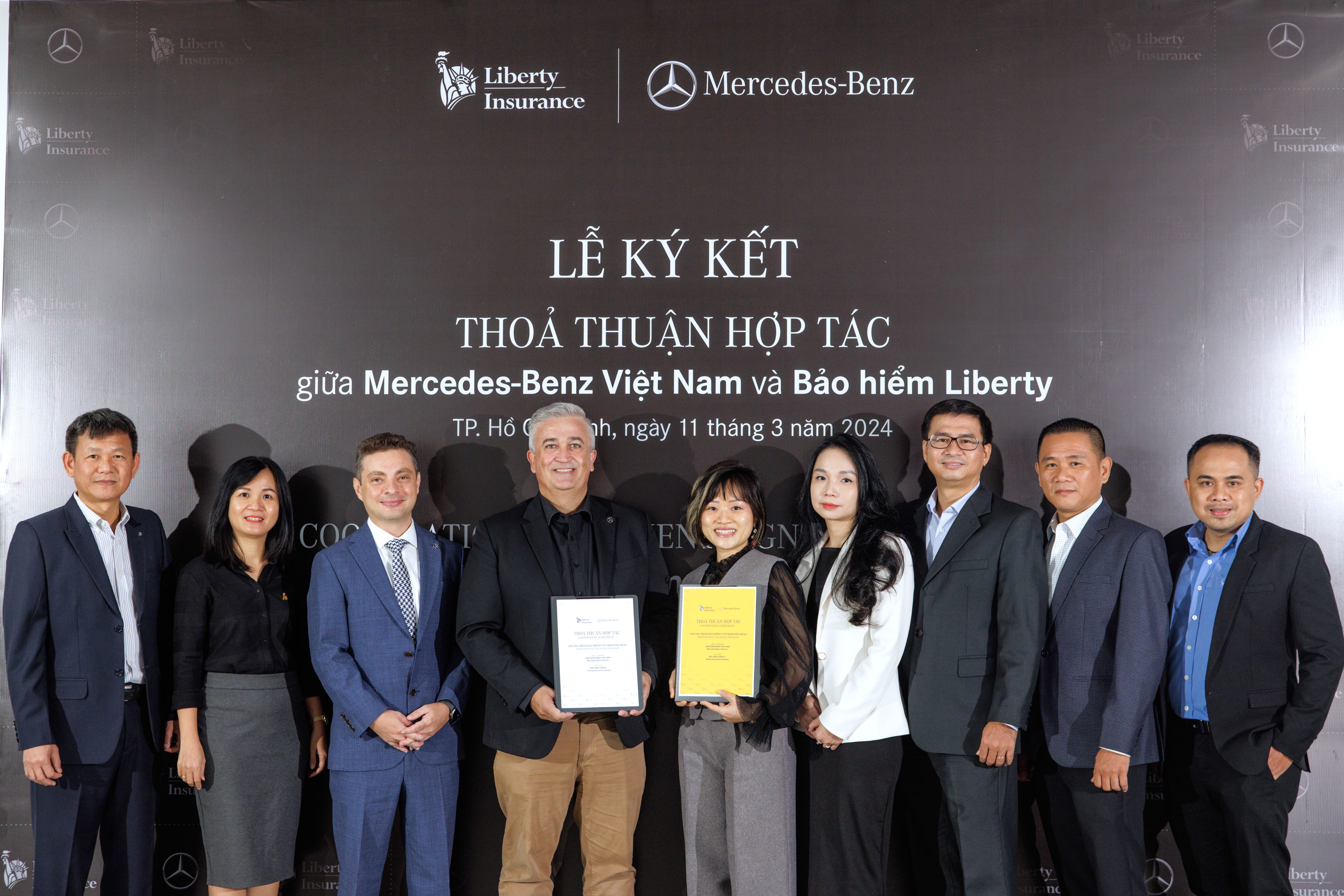 Liberty Insurance Vietnam and Mercedes-Benz Vietnam Officially Sign Cooperation Agreement for the Mercedes-Benz Car Insurance Program