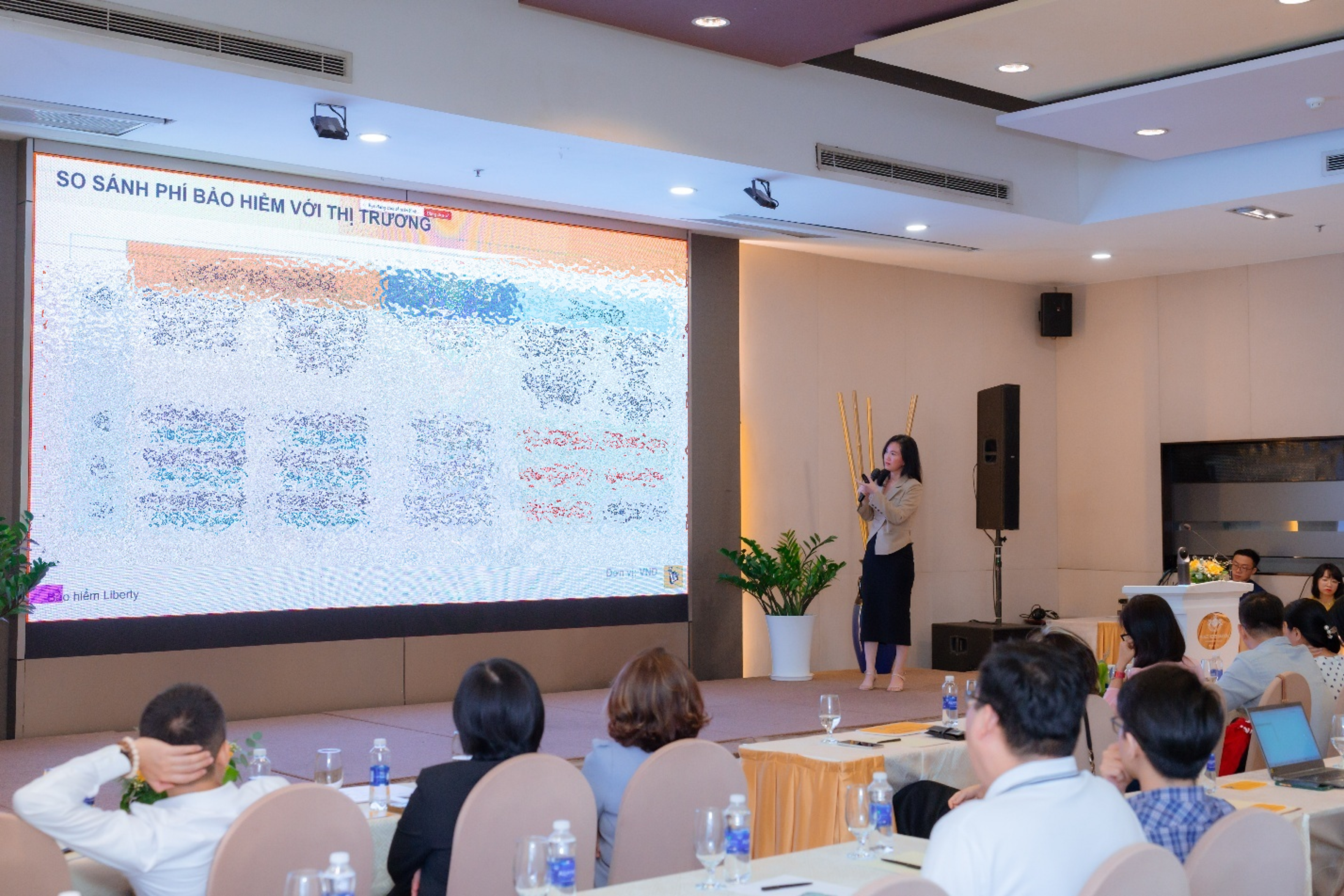 Bà Nguyễn Vy, Lãnh đạo Phòng Sản phẩm Sức khỏe & Tai nạn Con người giới thiệu về phiên bản nâng cấp của Bảo hiểm Sức khỏe Cao cấp Liberty HealthCare